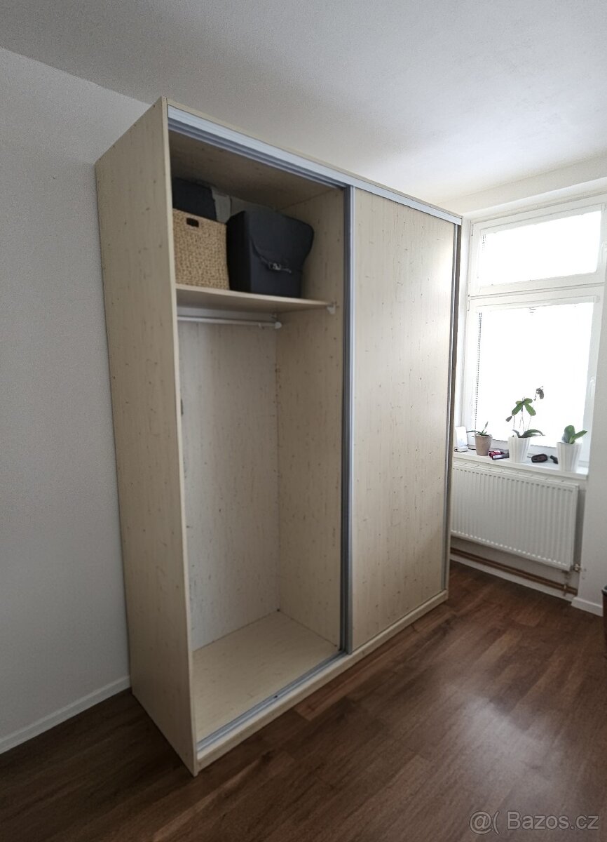 Šatní skříň - 2