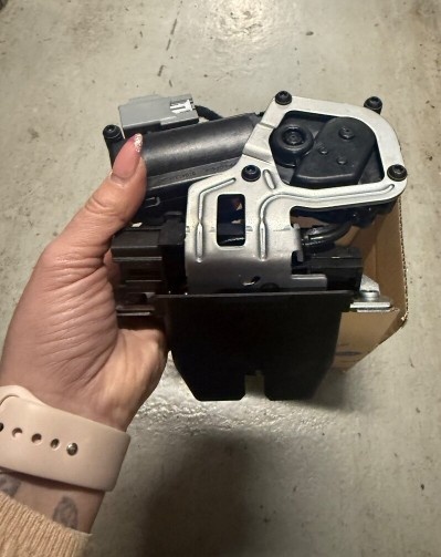 Zámek kufru Ford Kuga 2012-2020 - 2