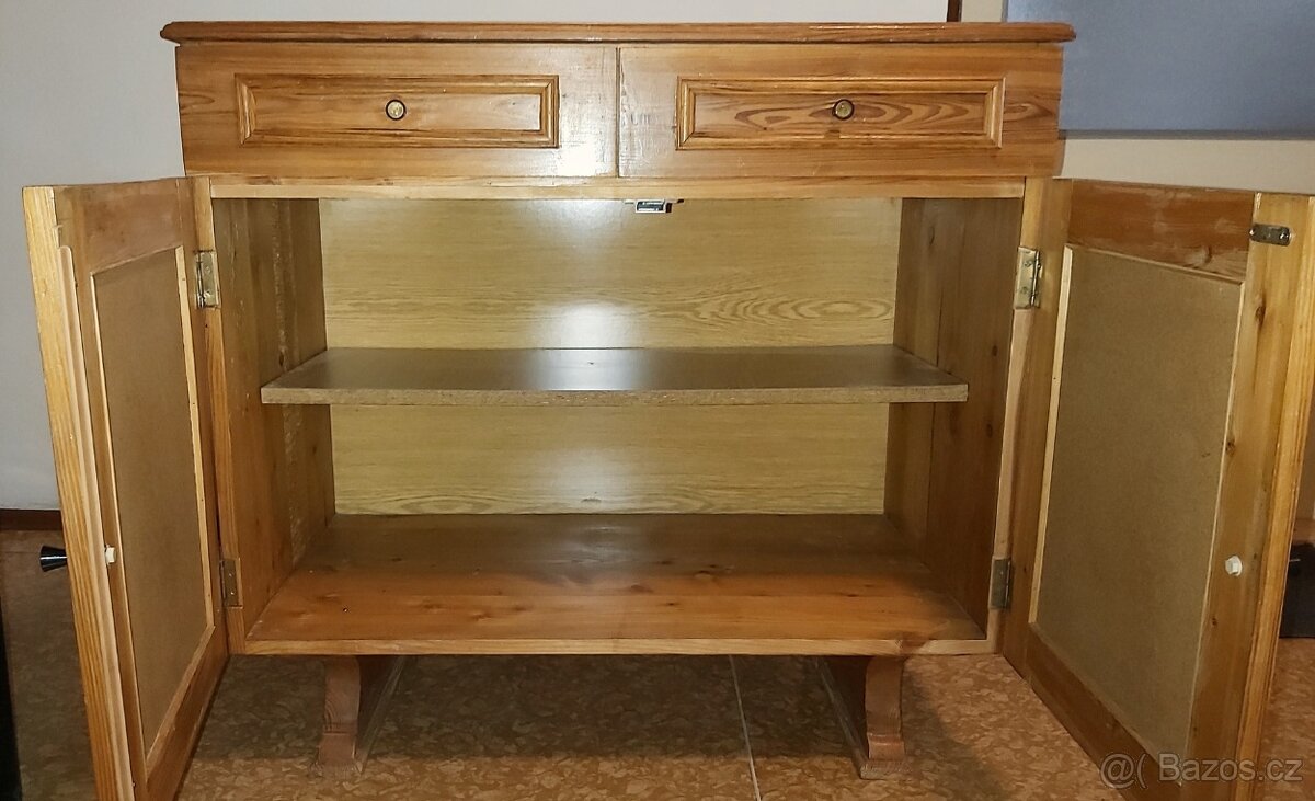 Dřevěná skříňka - 2