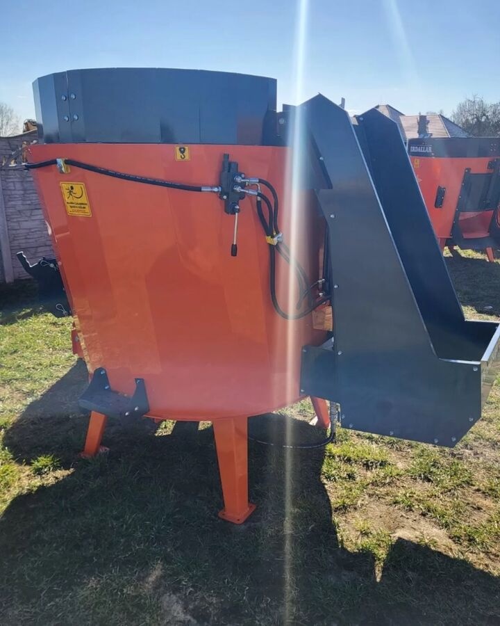 Rozdružovač balíku na traktor 2,5m3 - 2