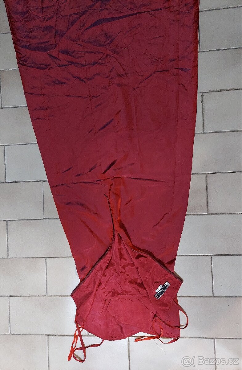 Balíkovna za 69,- Kč. Plesové bordó šaty. - 2