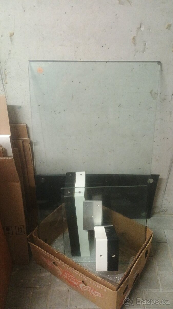 Skleněný konferenční stolek - 2