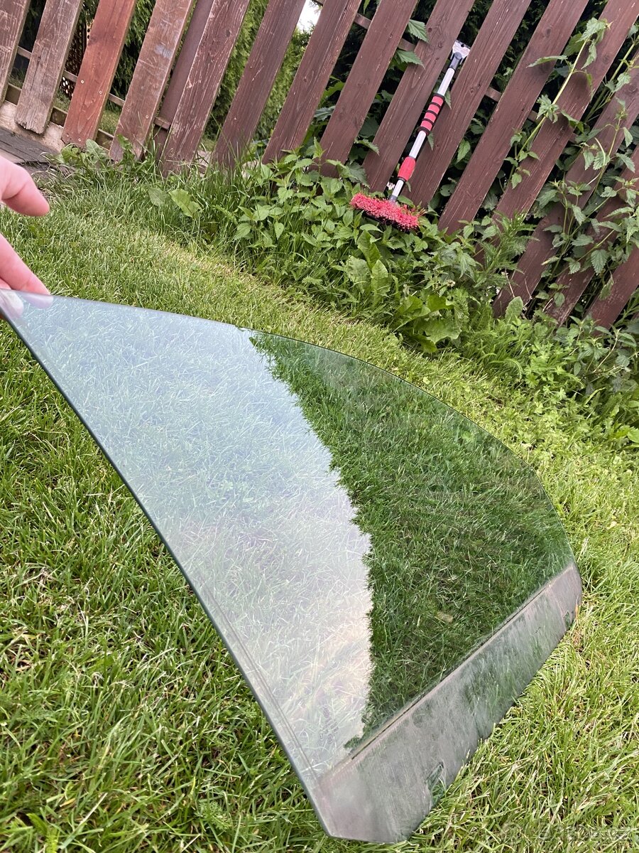 Pravé přední okno VW Golf Variant V, VI - 2