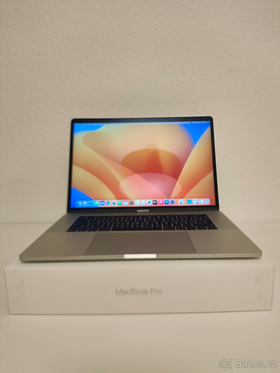 MacBook Pro 15 2017 | i7 • 16GB • 512GB - 2