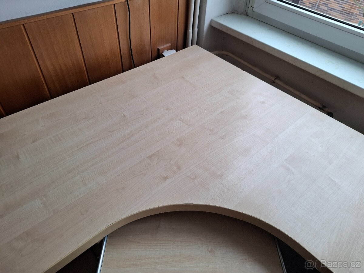 Pracovní stůl - 2
