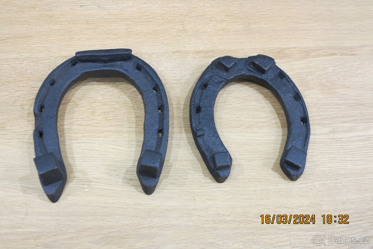 Podkovu konskou 2 kusy - 2