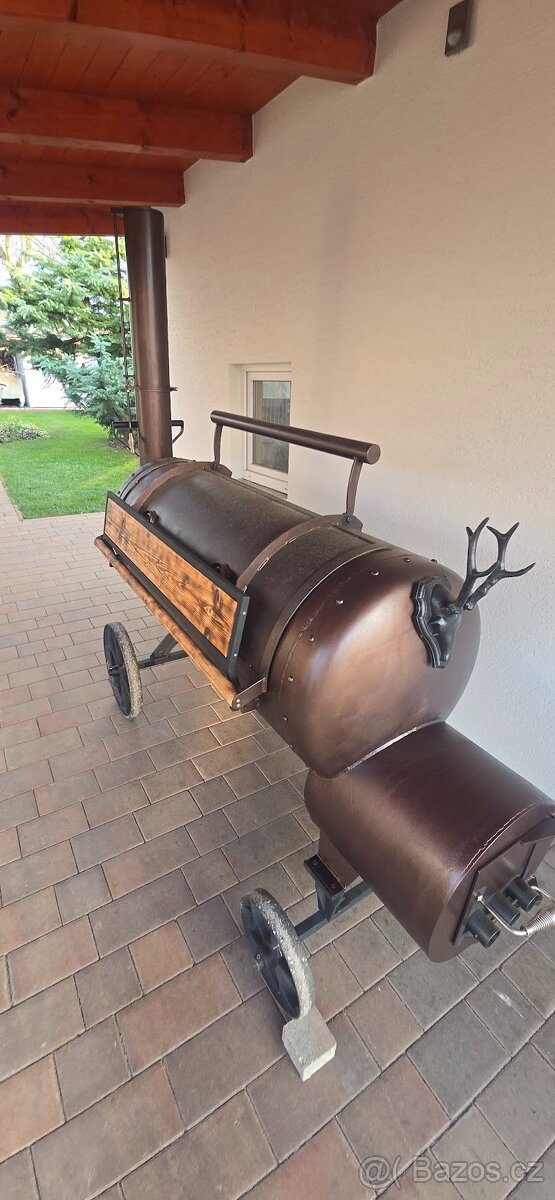 Stylový smoker gril - 2
