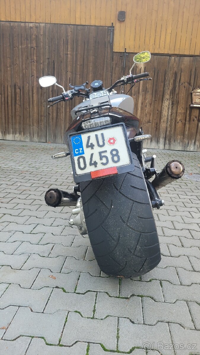 Yamaha V-max 1200 stavba - 2