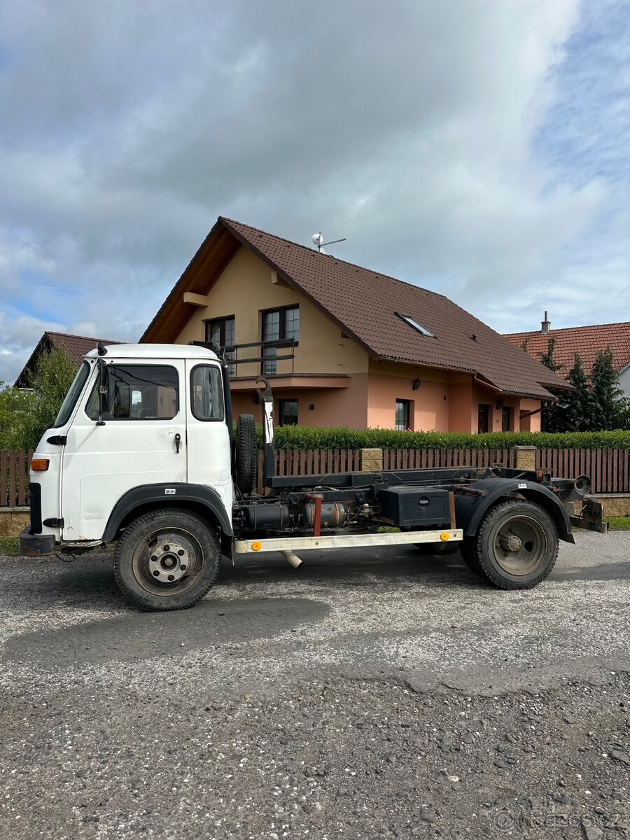 Avia A31 hákový nosič kontejneru - 2
