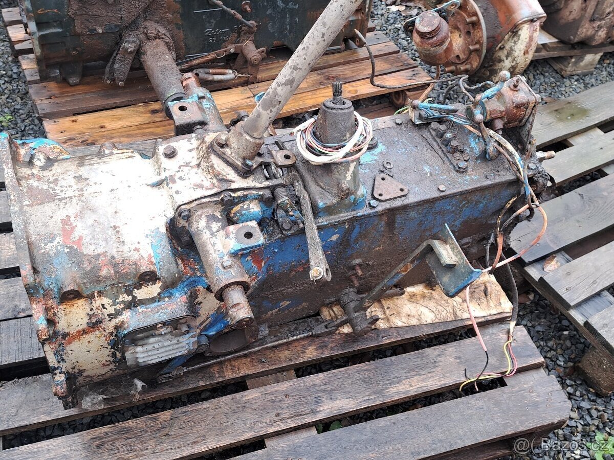 Zetor 3011 víko hydrauliky - 2