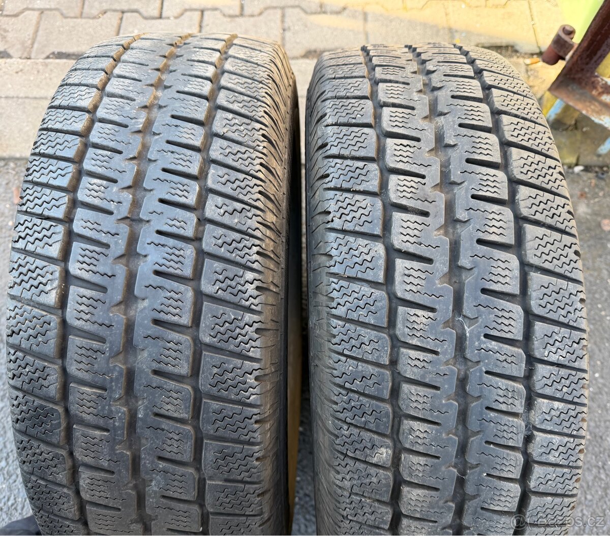 zimní 215/60 R16 2ks a 225/70 R15 C 2ks - 2
