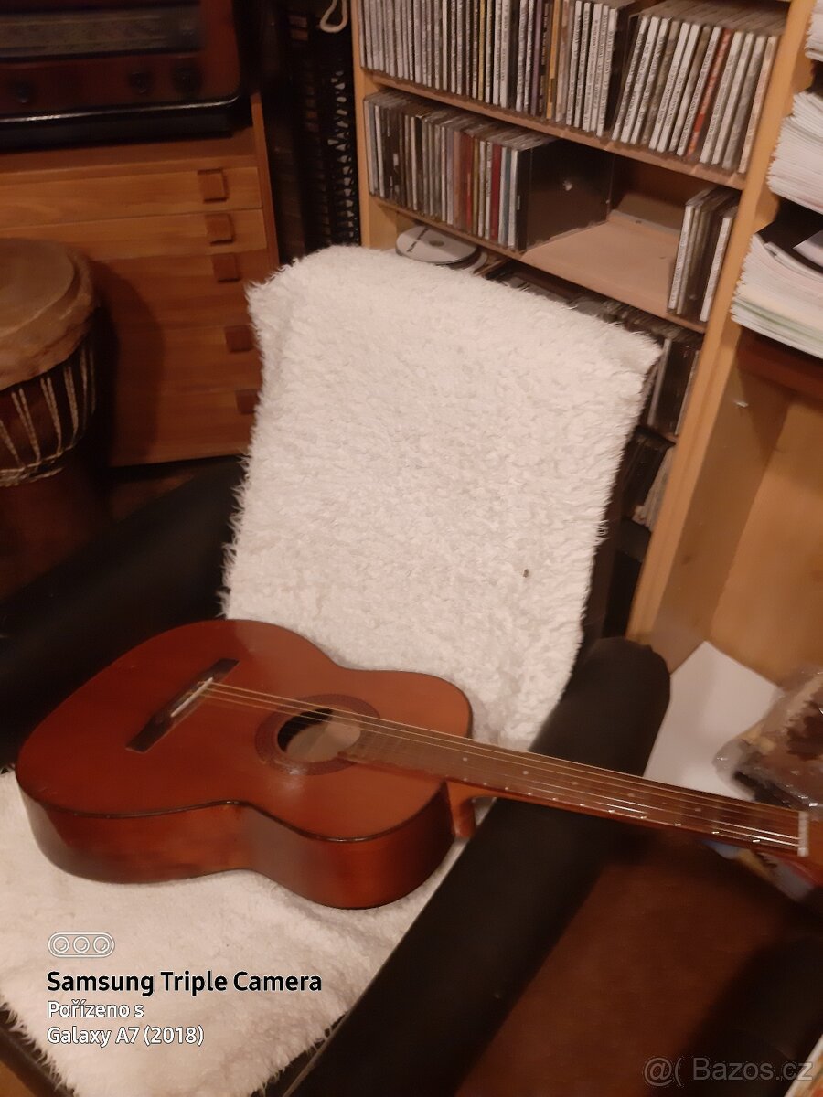 prodám starší "španělskou kytaru" - 2