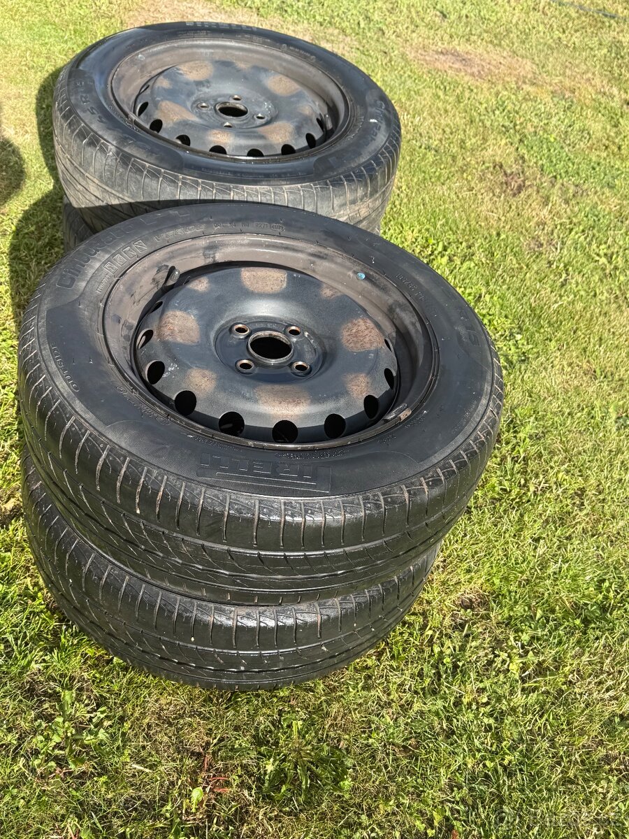 4ks Pirelli letní s disky 185/65R15 - 2