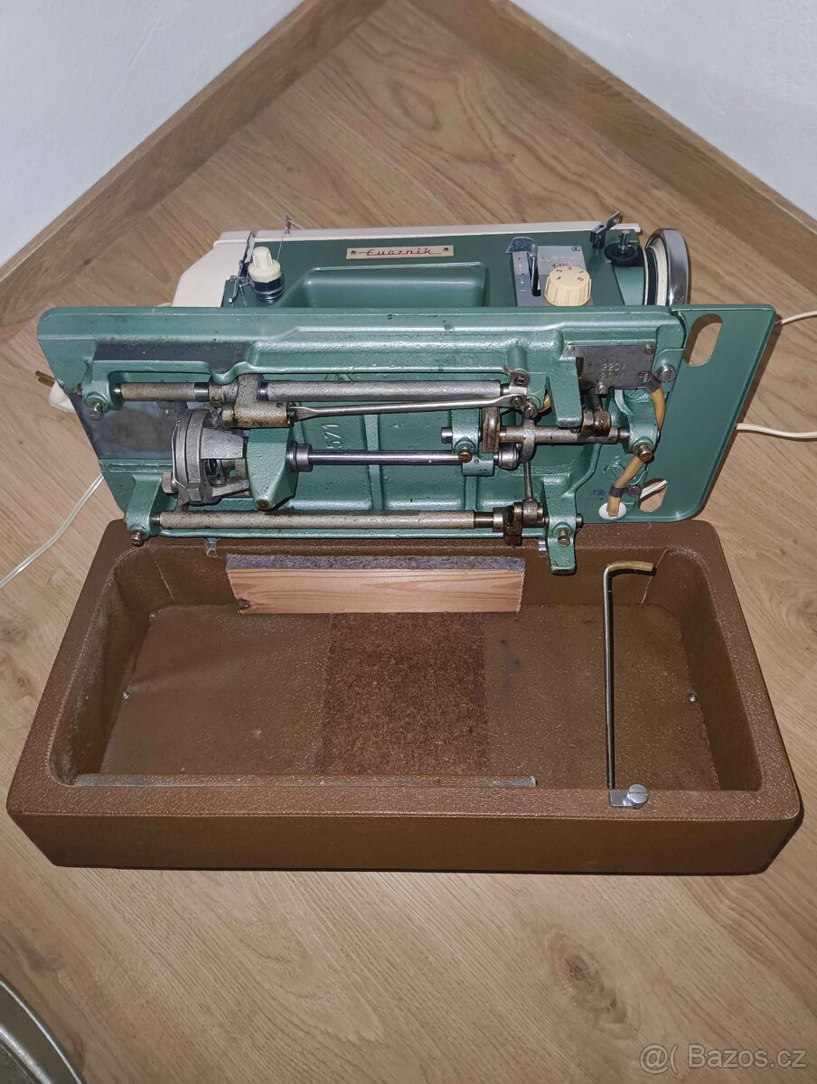 Lucznik 415 - plně funkční šicí stroj - 2