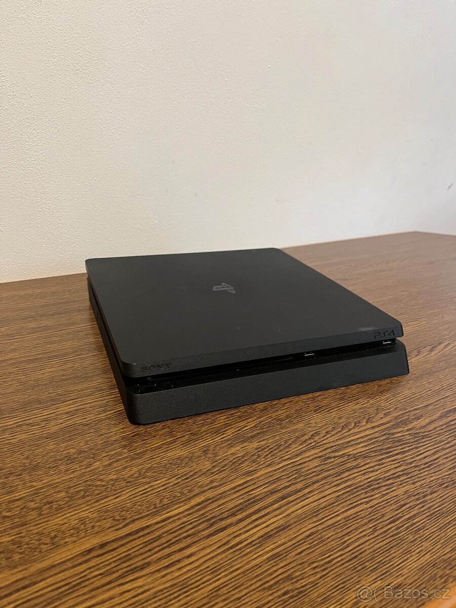Playstation 4 slim +příslušenství - 2