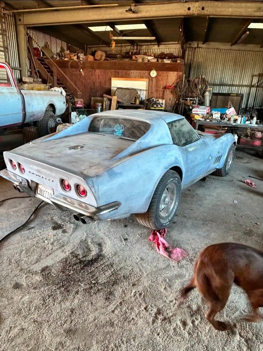 chevrolet corvette c3 - 2