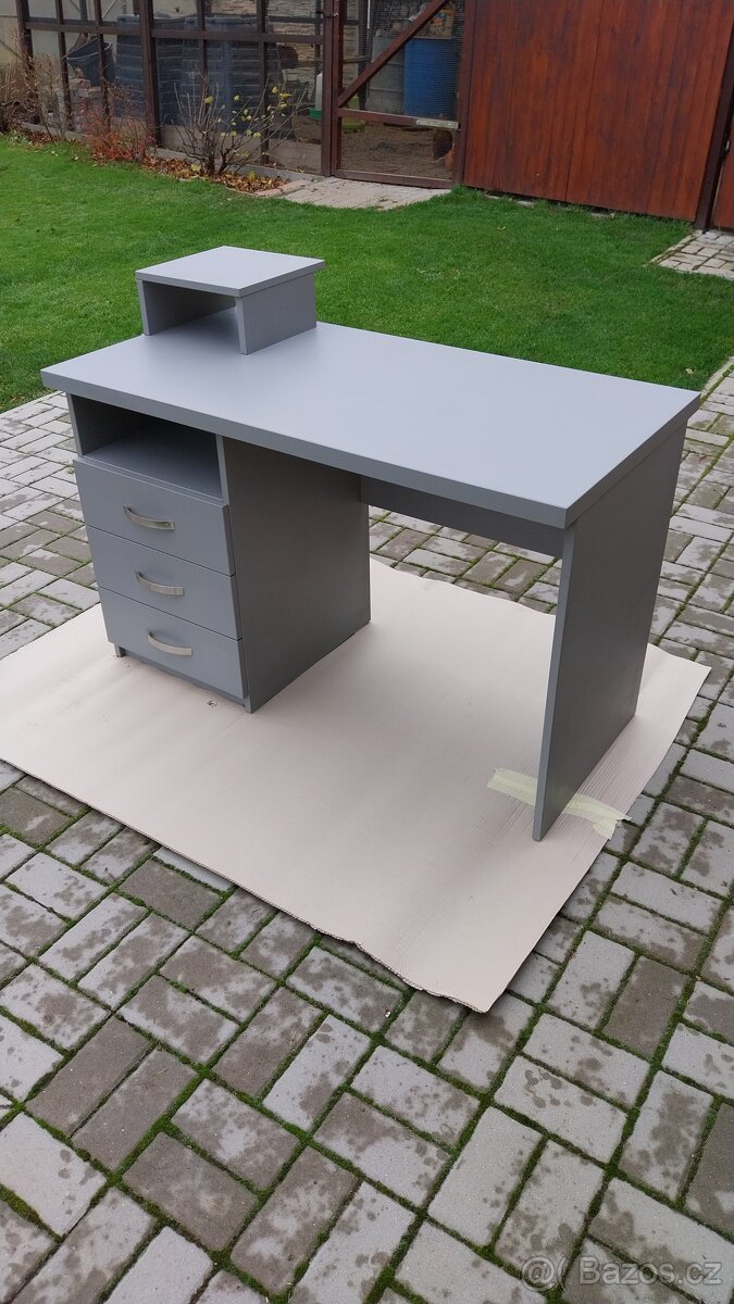 Kancelářský stůl - 2