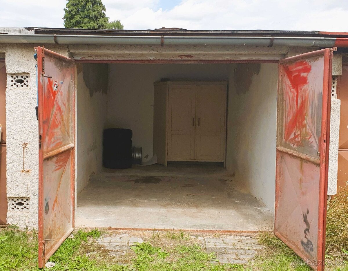 Garáž, Rožmitál p.Tř. , Na Sádkách - 2