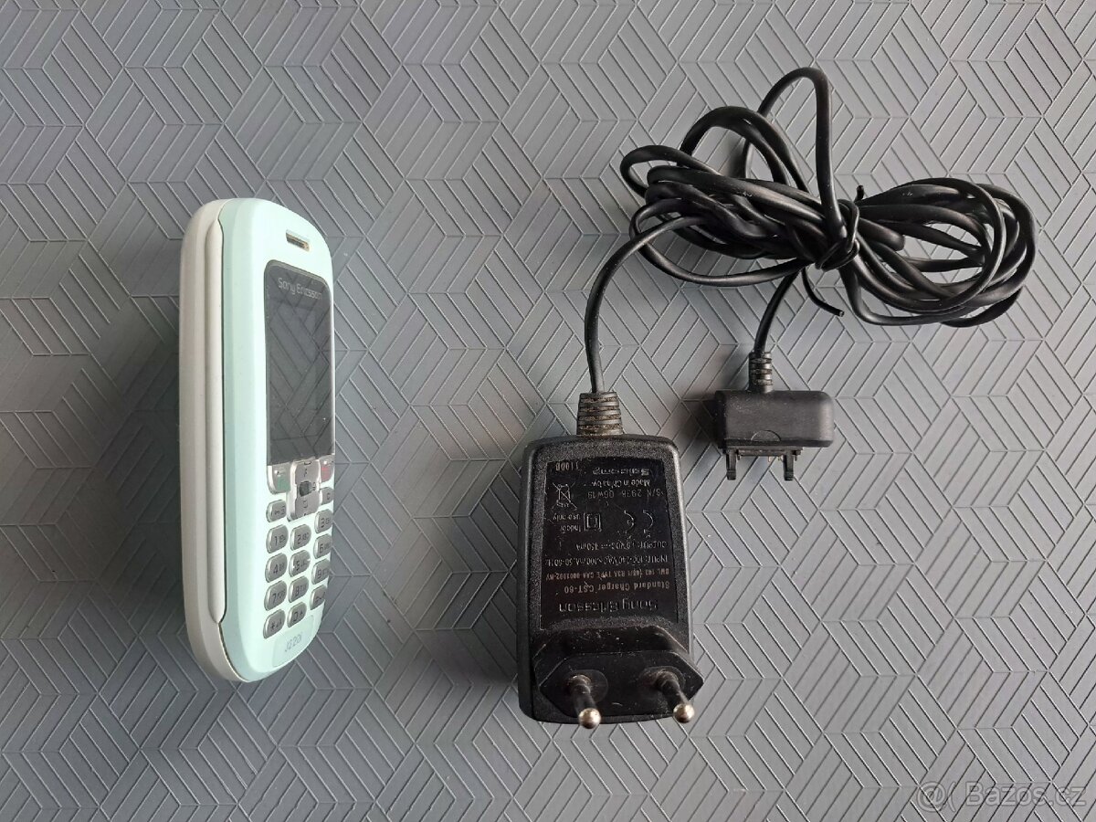 Sony Ericsson j220i - 2
