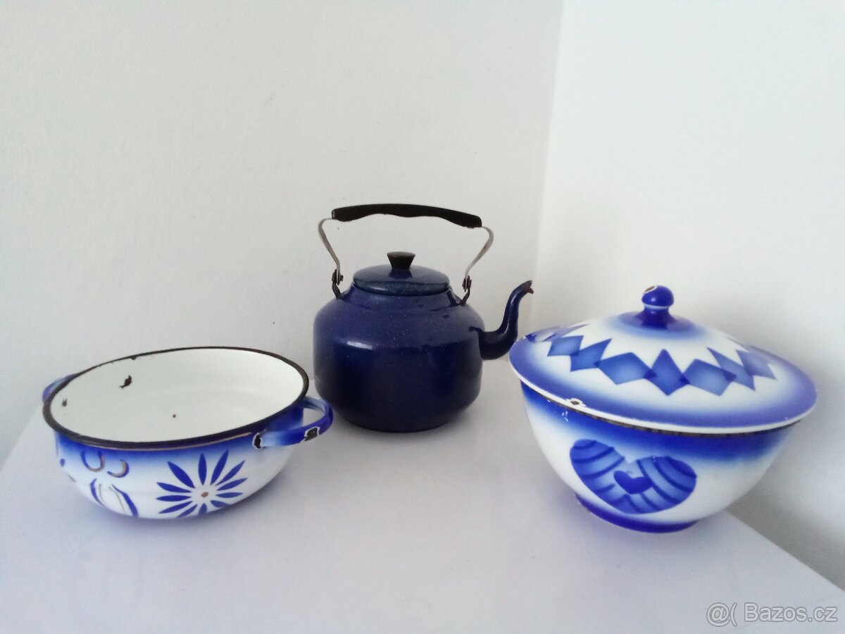 Staré, barevné smaltované nádobí - 2