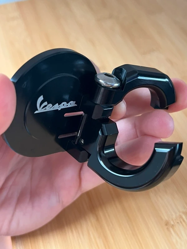 Vespa háček na tašku - 2