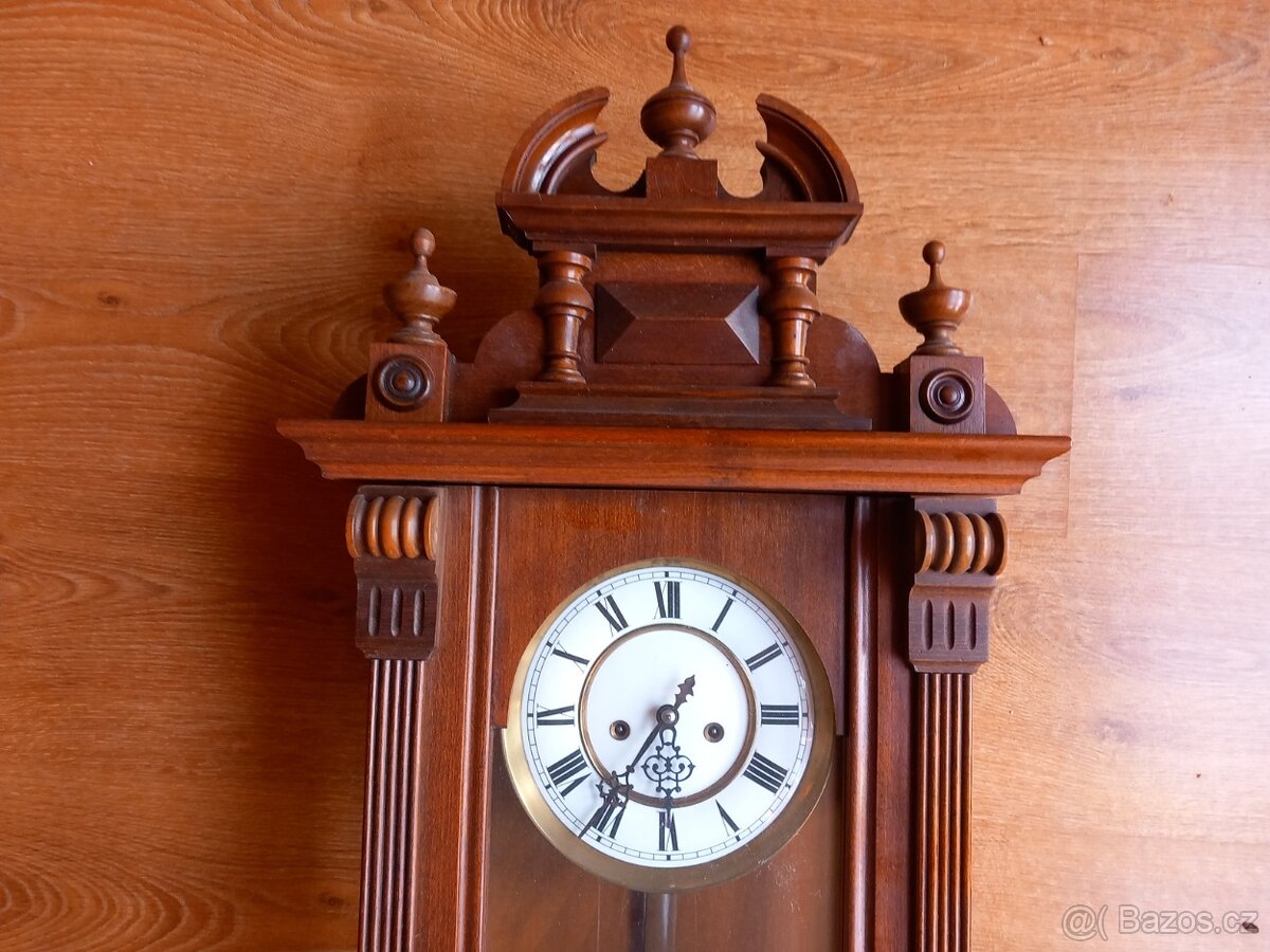 Staré nástěnné hodiny - 2