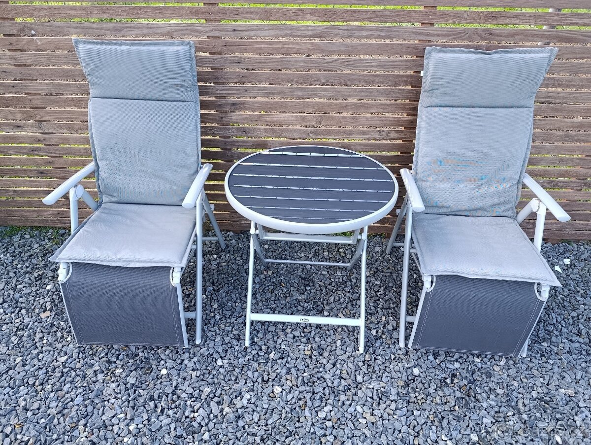 Kulatý stůl + křesla - 2