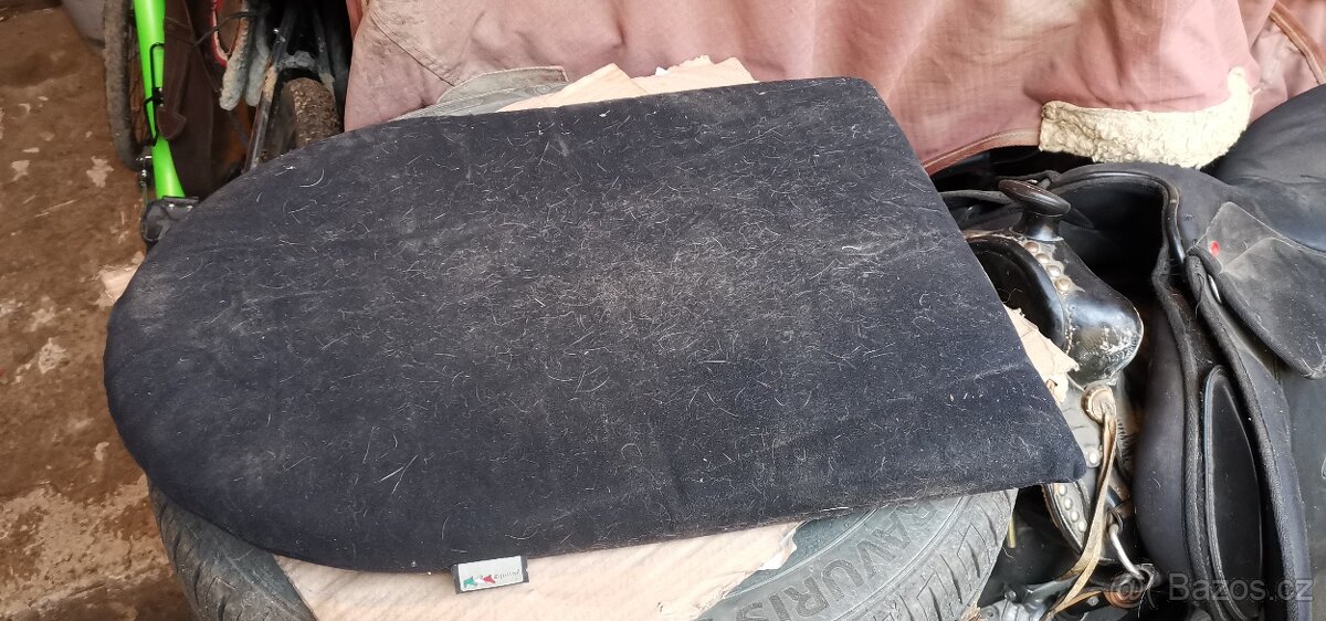 Podbřišníky, podsedlovky a další - 2