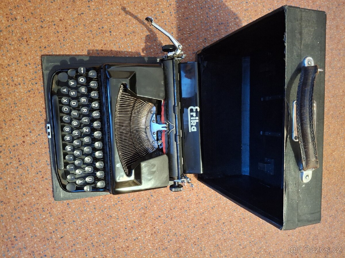 Kufrikovy psací stroj, krasny kousek - 2