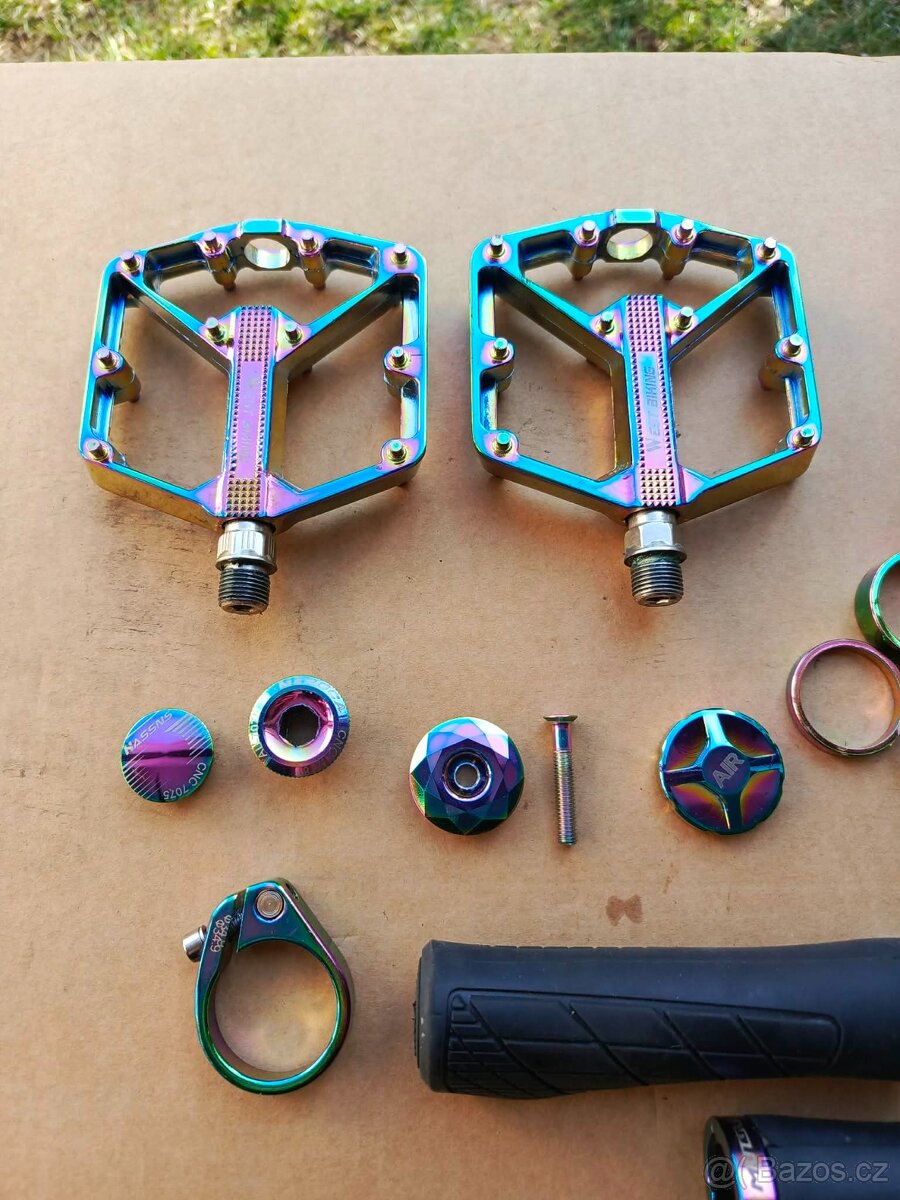 Komponenty na kolo v duhové barvě - 2