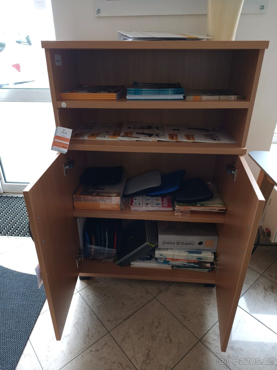Střední skříň s nikou - 2