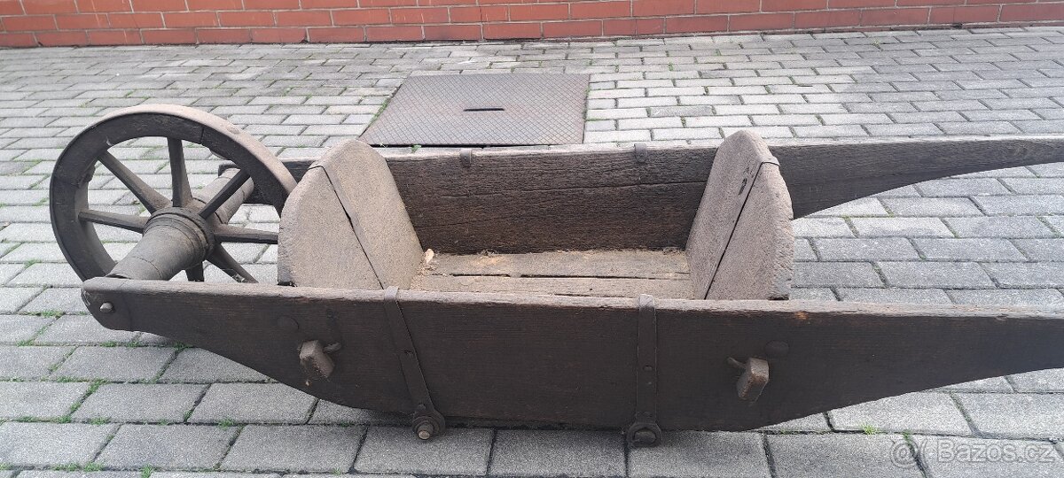 Dřevěný trakař - 2