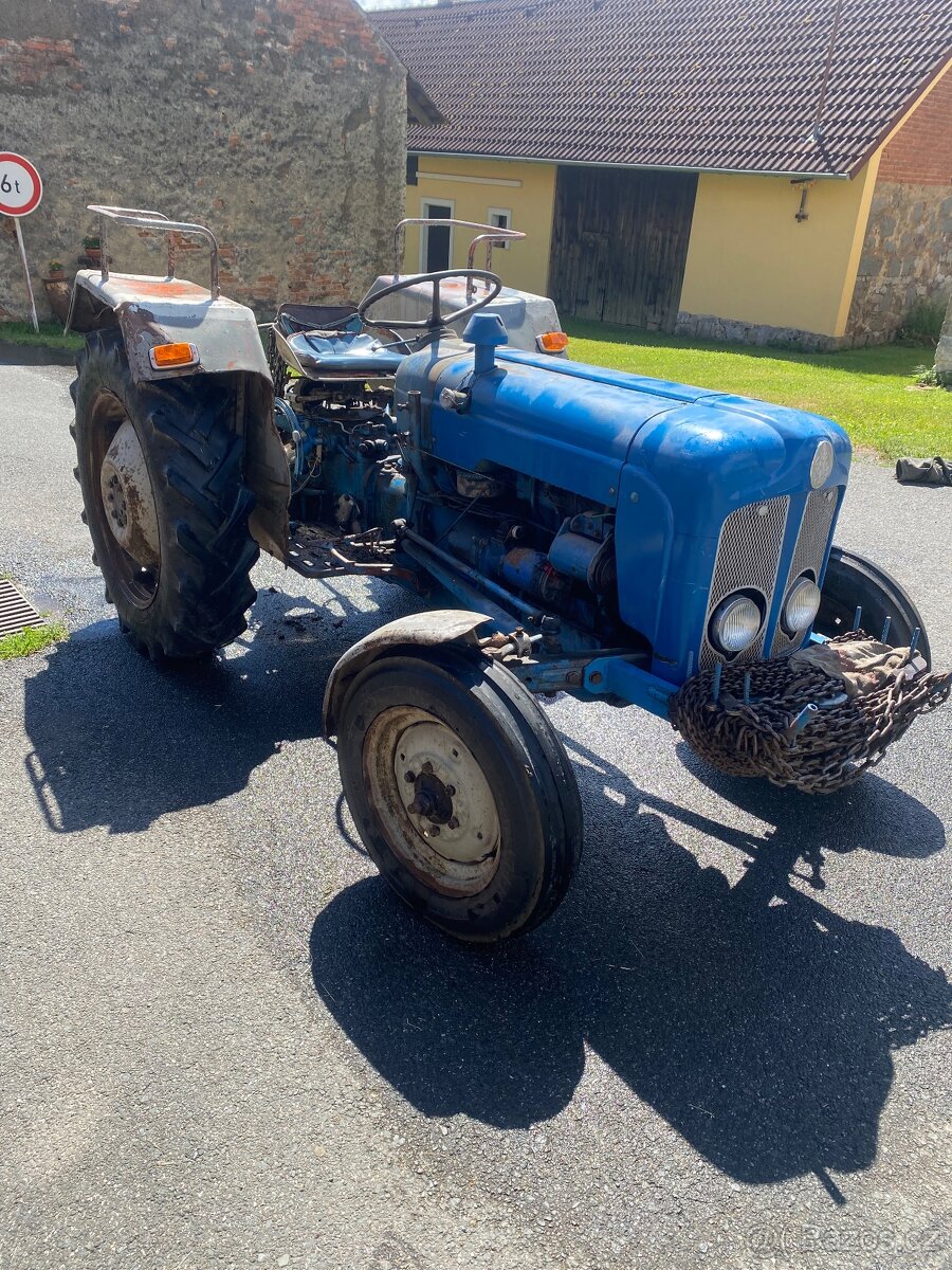 Traktor Ford - 2