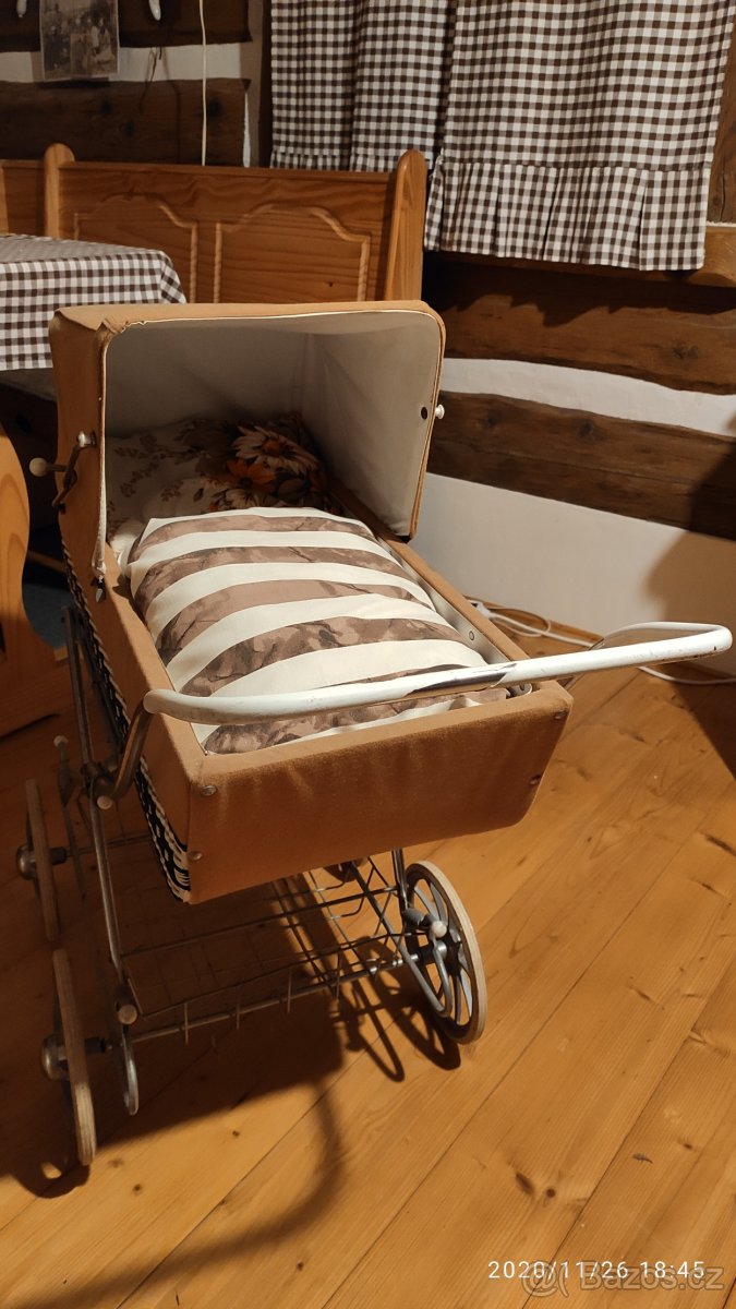 Retro-kočárek pro panenky - 2