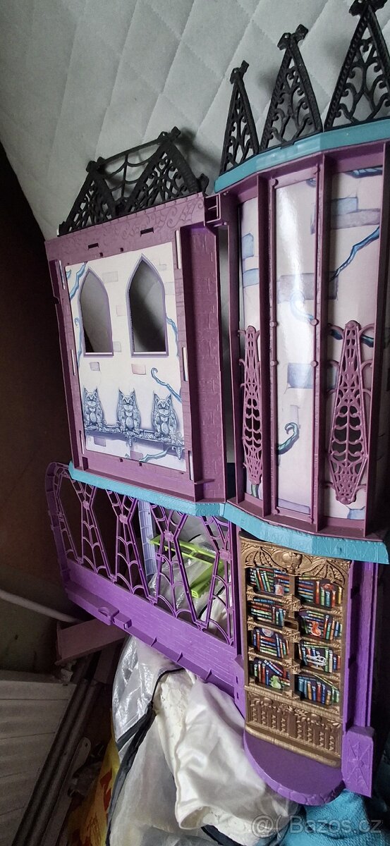 Domecek monster high velká škola - 2
