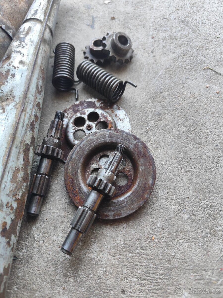 Úklid garáže Jawa dily - 2