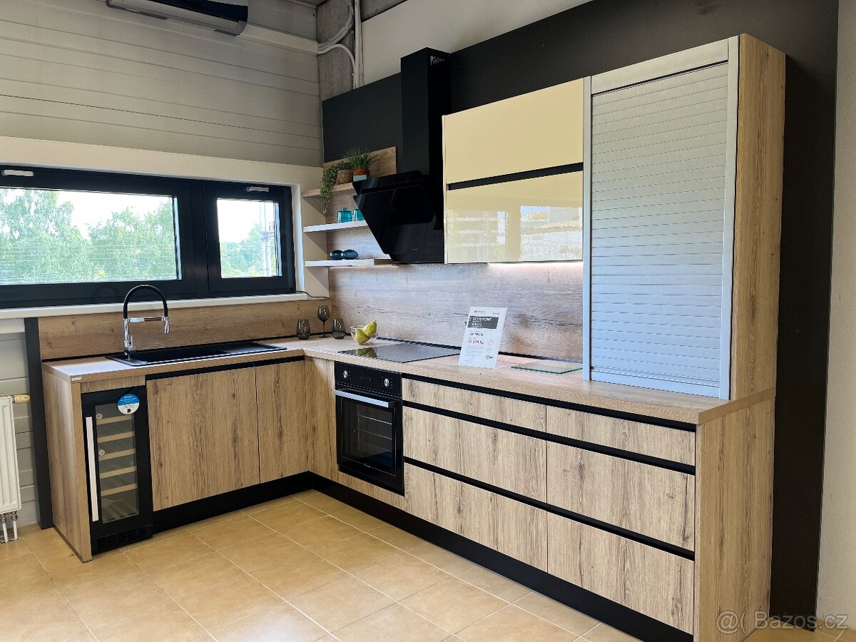 Expoziční kuchyňská linka Oresi Magiq/woodPoint - 2