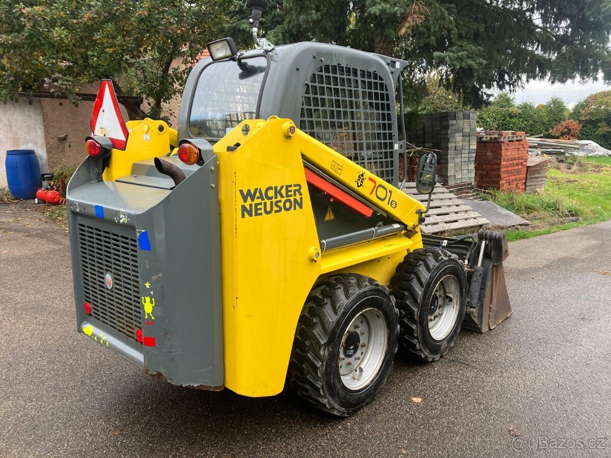 Smykový nakladač Wacker Neuson 701s - 2