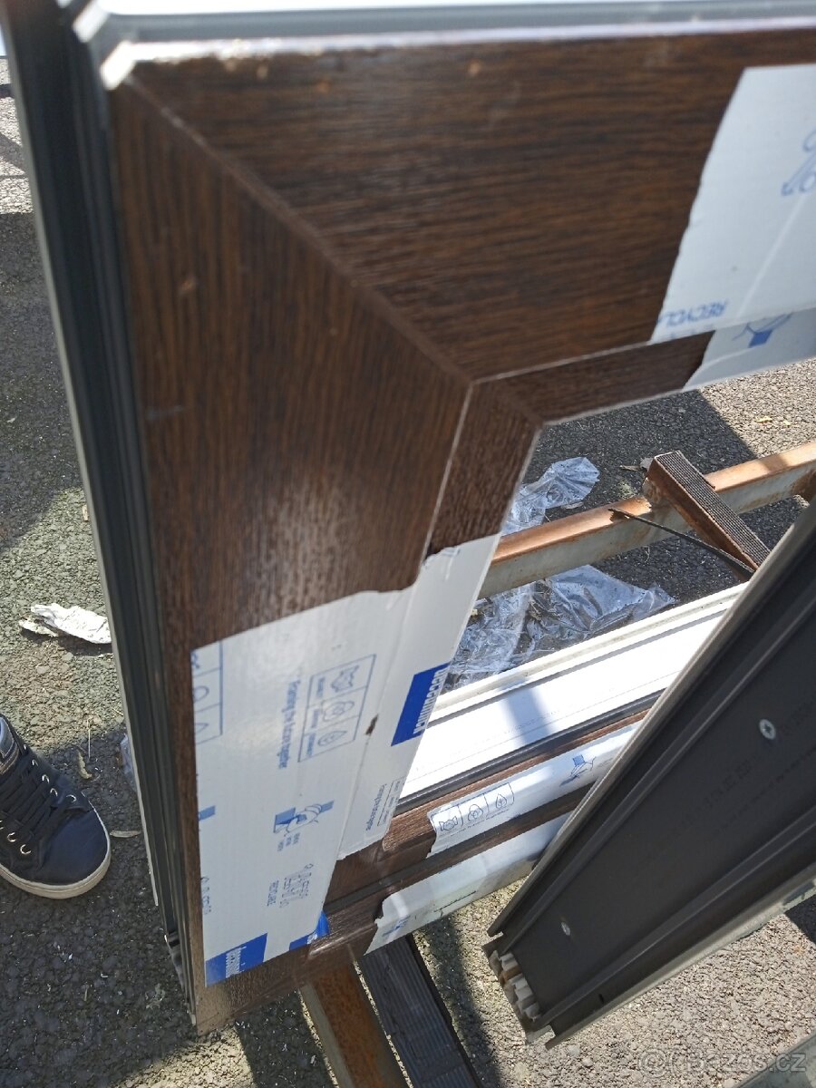 Okno bílá/ořech 1640x550, poz. 1 - 2