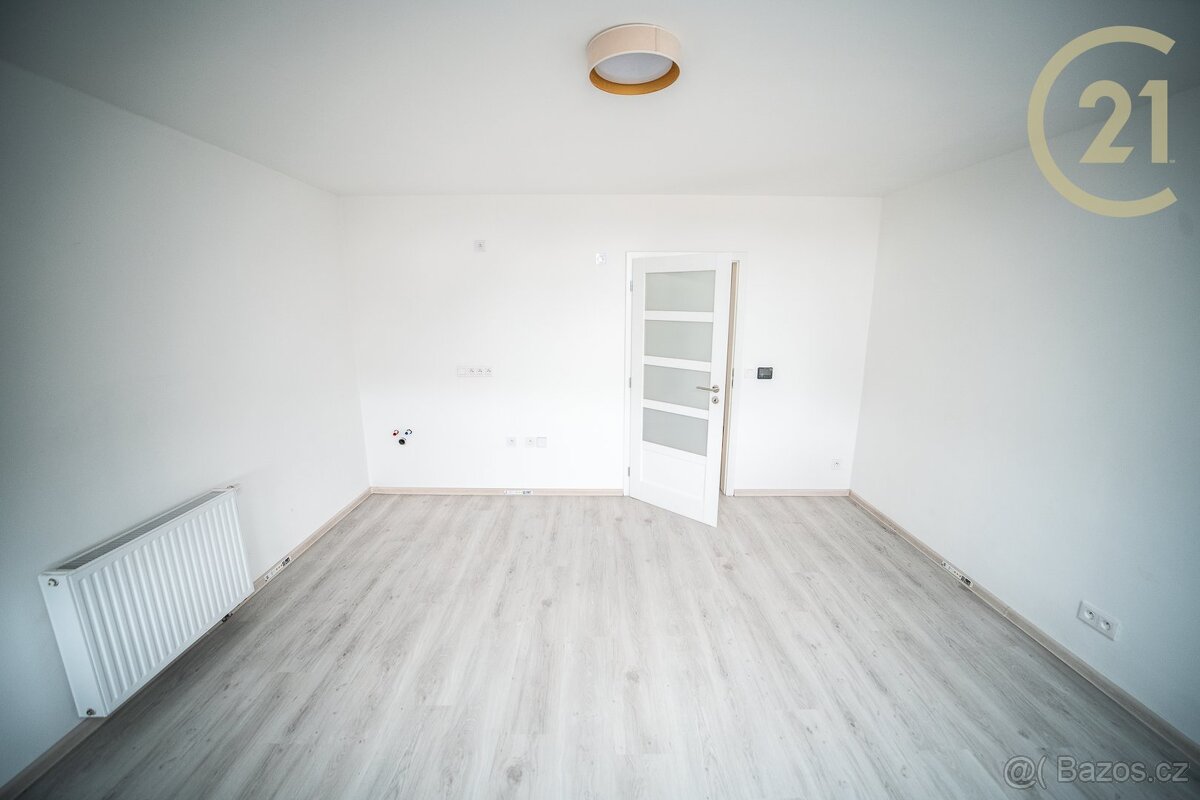 Byt - atelier v OV 1+kk, cca 30 m2, Jenišovice okr. Jablo... - 2