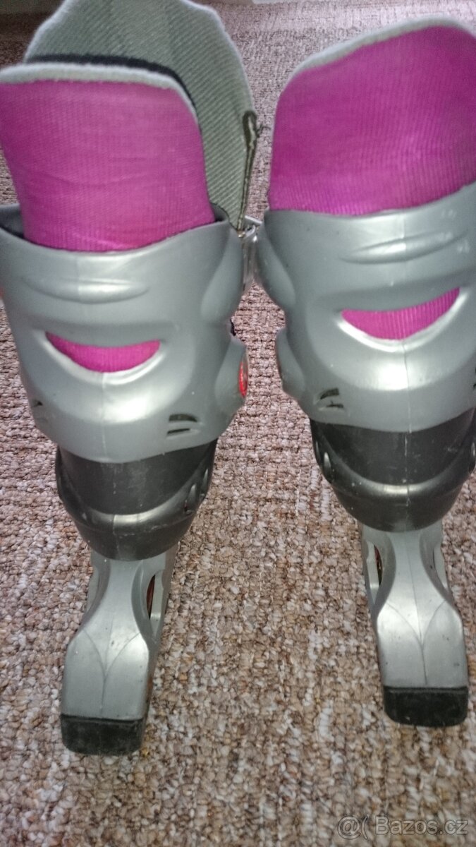 Prodám dívčí kolečkové brusle vel. 30-33 - 2