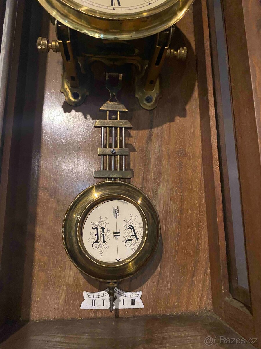 Originální černoleské nástěnné hodiny s kyvadlem - 2