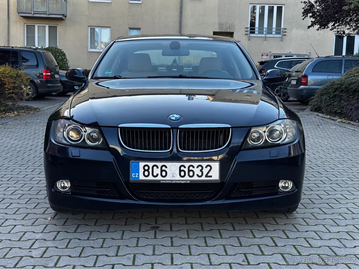 BMW E90 320i 110kW Xenony ALU R17 Tempomat El. tažné - 2
