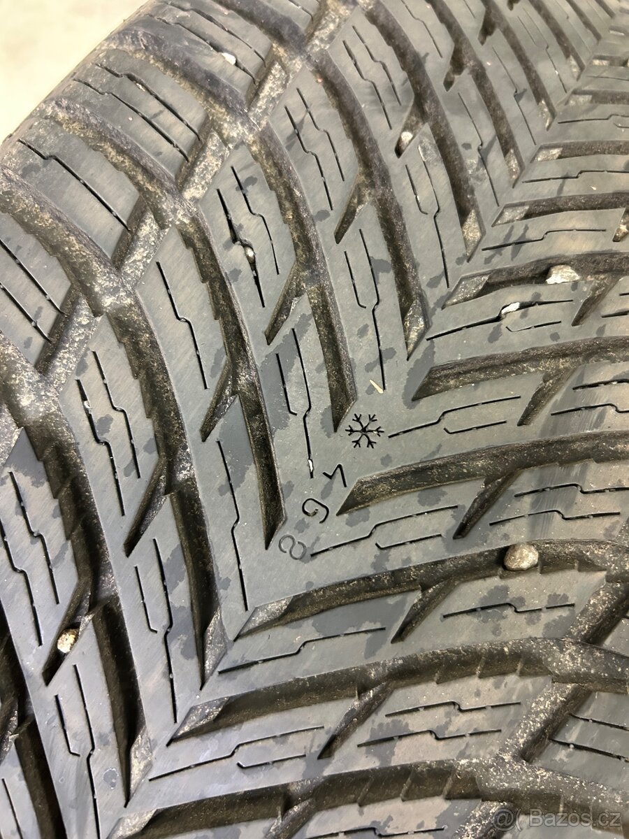 Celoroční pneu nokian 225/45r17 - 2