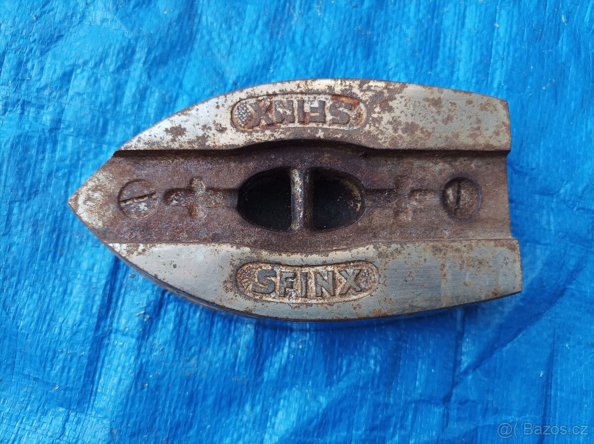 Spodek staré žehličky SFINX - 2