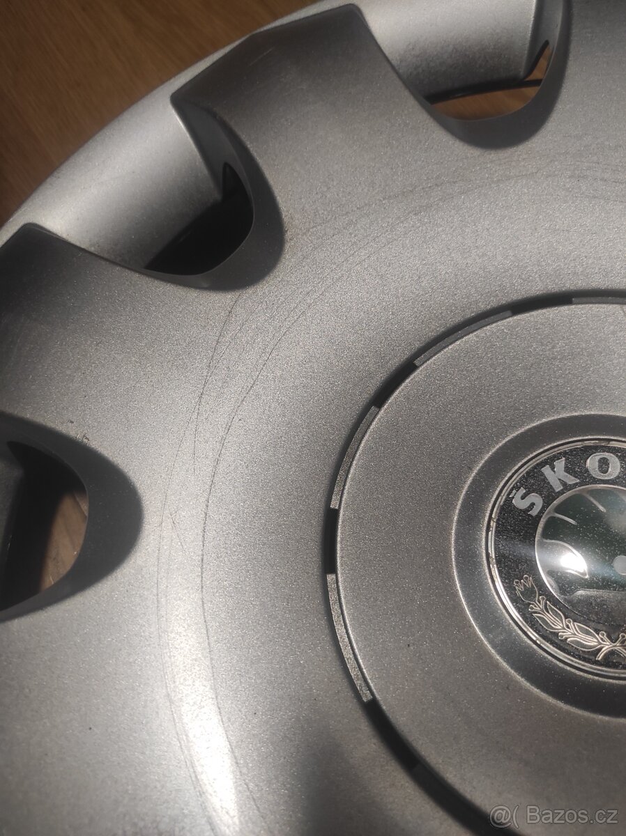 Sada 4 kusů poklic Škoda (15") - 2