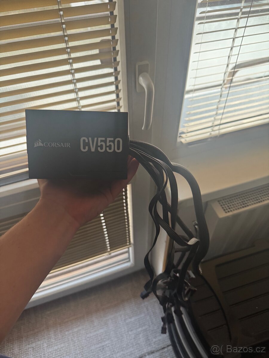 Zdroj Corsair 550w - 2