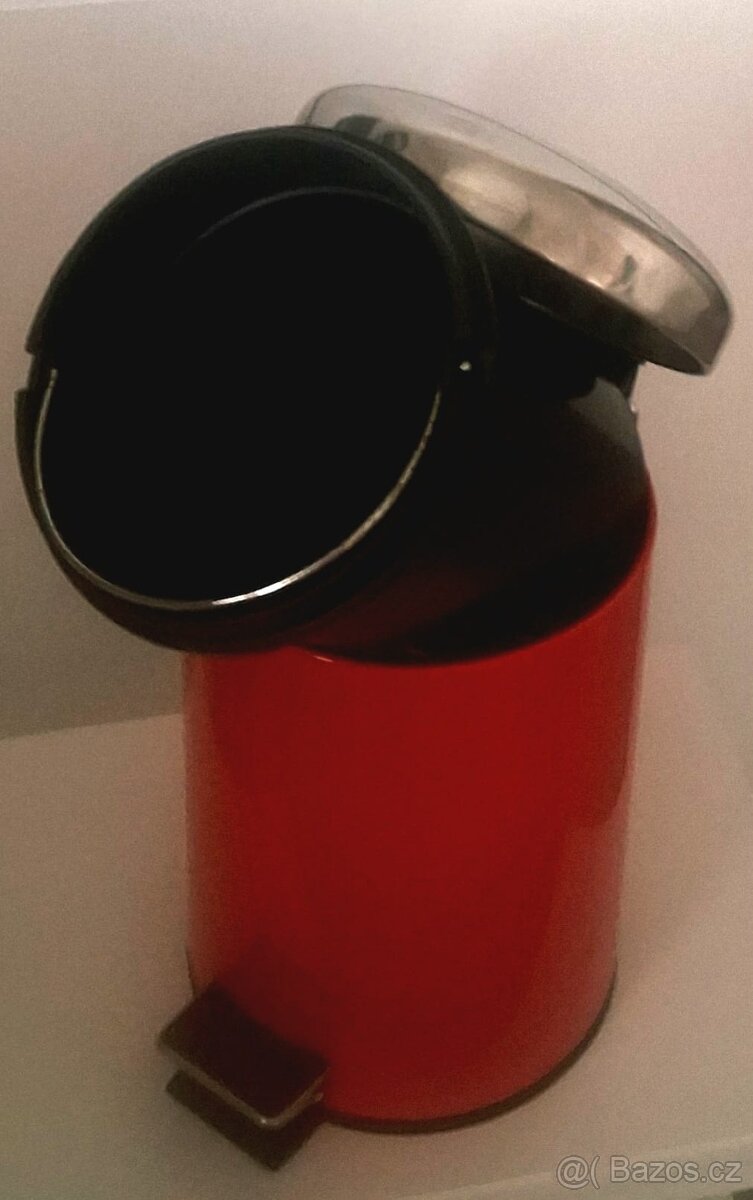 Odpadkový koš. Kovový. Na pedál. - 2