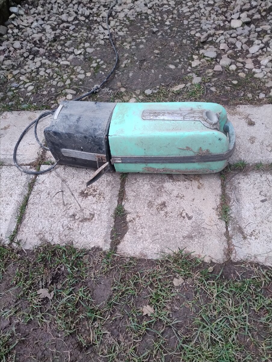 Retro vysavač - 2
