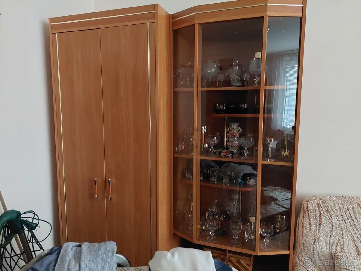 Prodám sektorovou obývací stěnu. - 2